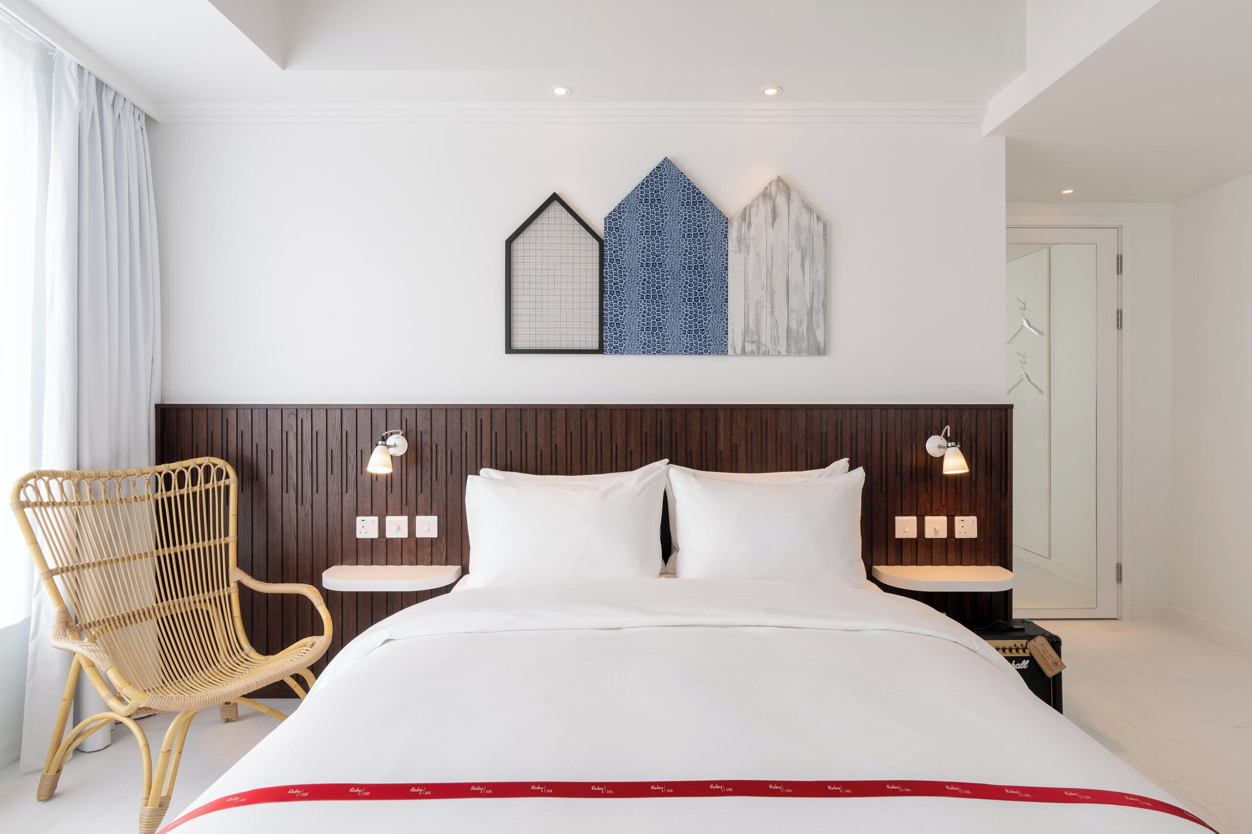 Room (Lovely) | Hypo-allergenic bedding, in-room safe, desk, laptop workspace