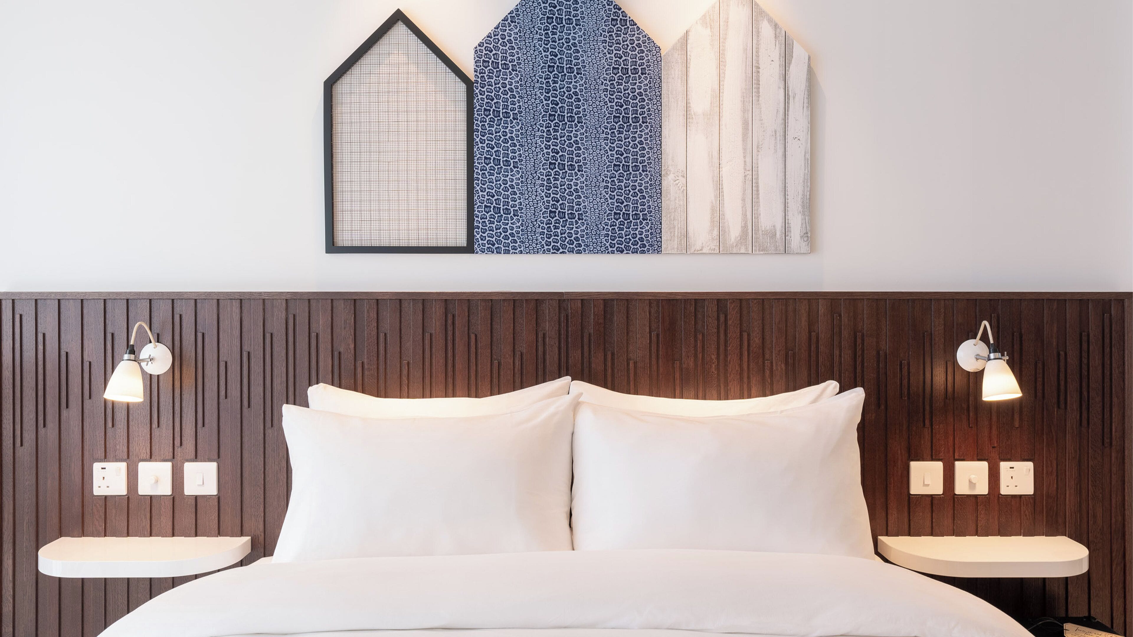 Hypo-allergenic bedding, in-room safe, desk, laptop workspace