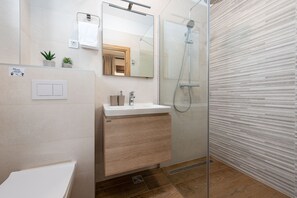Villa, 3 Bedrooms, Accessible, Private Pool | Bathroom | Shower, towels - Villa Roza (Policnik)