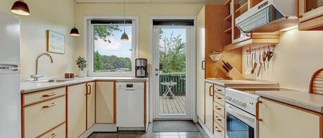 Fridge, stovetop, dishwasher, coffee/tea maker