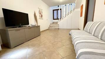 Smart TV, books, stereo