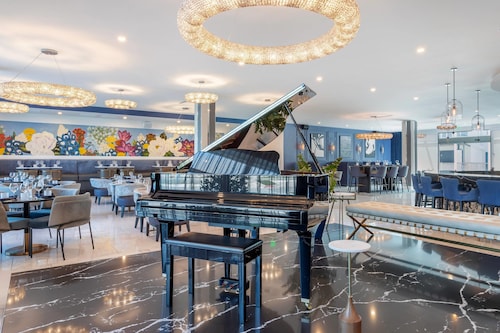 Cambria Hotel Waco Univ Riverfront