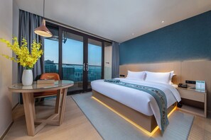 Deluxe Room | Individually decorated, individually furnished, desk, laptop workspace - MANDARIN SMART HOTEL (Jiangmen)