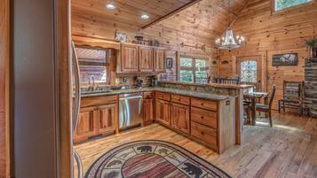 Cabin, 3 Bedrooms | Private kitchen