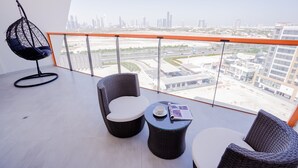 Deluxe Apartment | Terrace/patio - Nasma Luxury Stays - Binghatti Avenue (Dubai)
