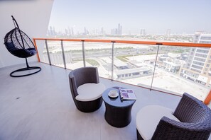 Terrace/patio - Nasma Luxury Stays - Binghatti Avenue (Dubai)