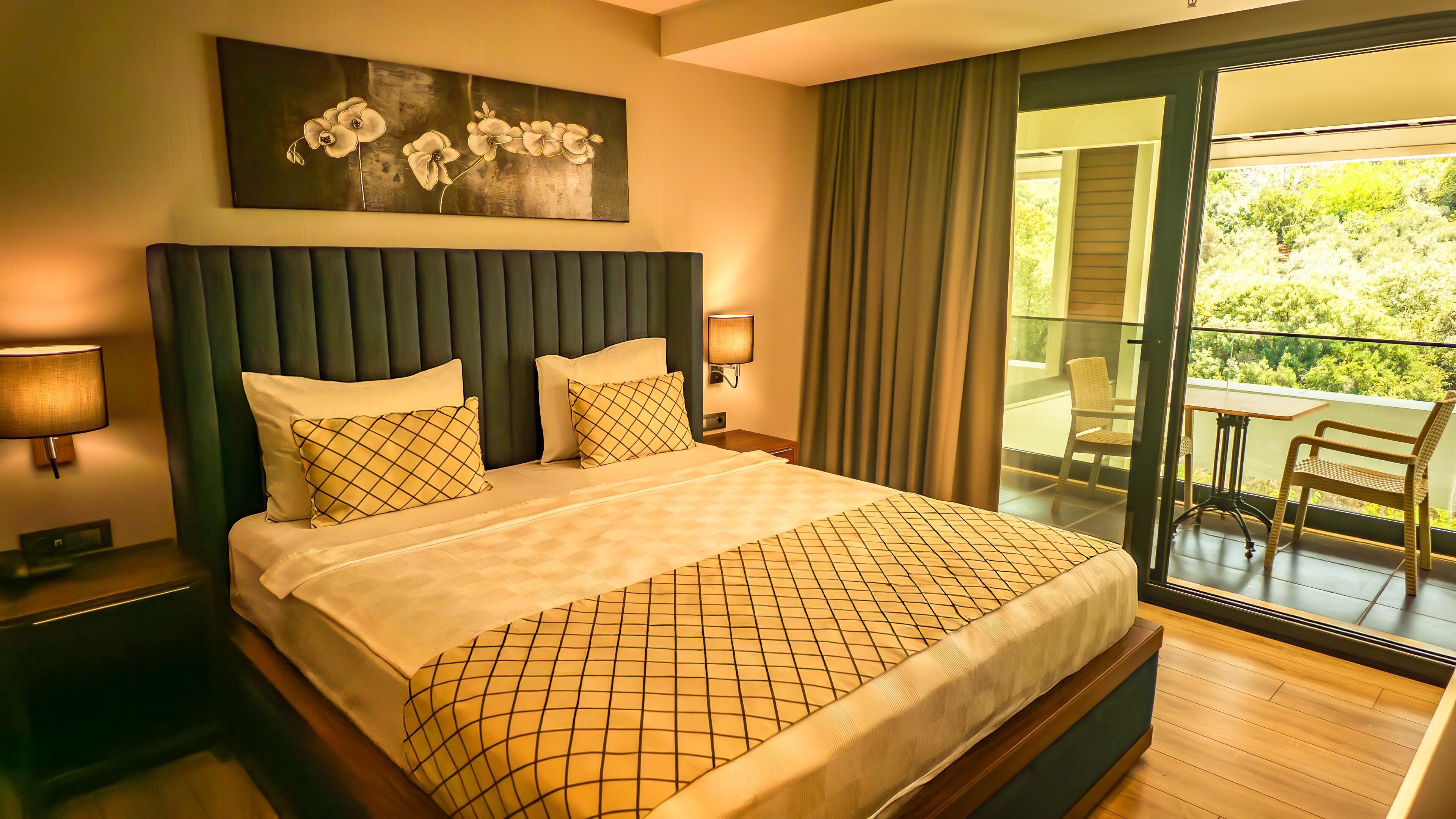 Minibar, laptopgeeigneter Arbeitsplatz, schallisolierte Zimmer