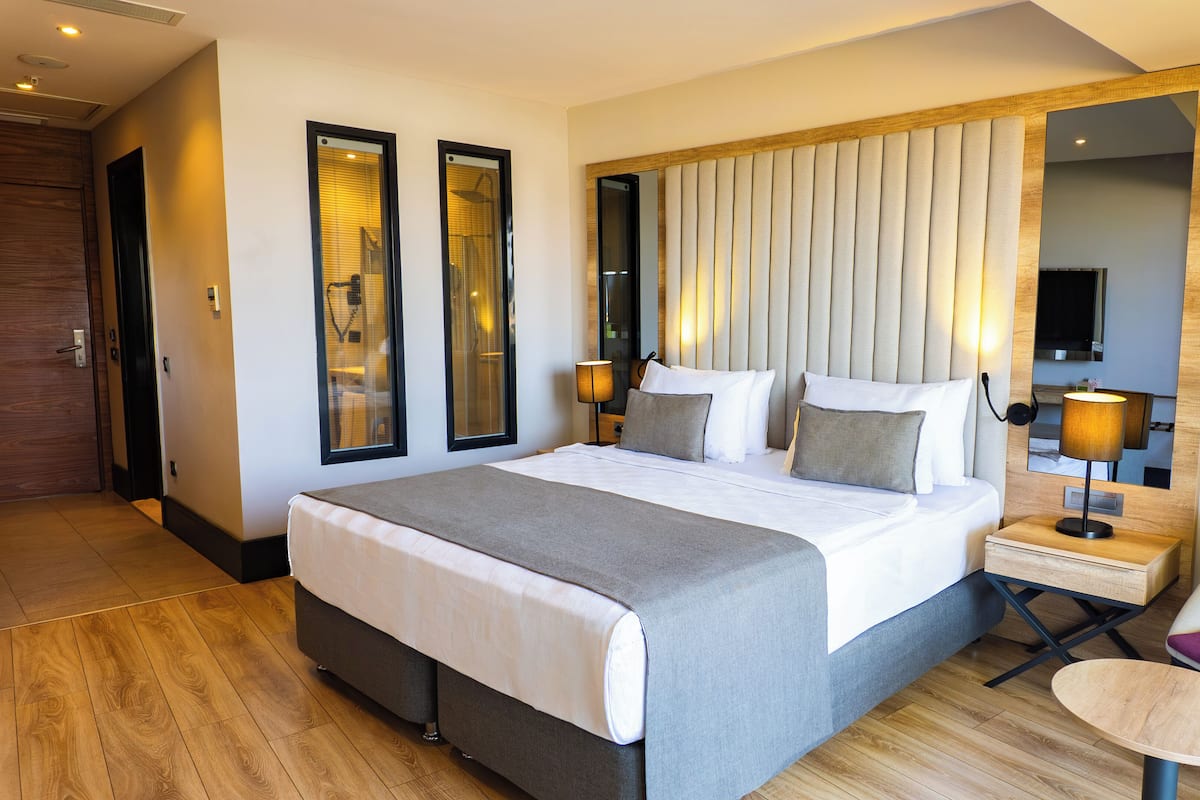 Phòng Superior | Minibar, khu vực làm việc phù hợp cho laptop, phòng cách âm