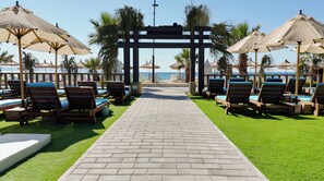 Private beach nearby, free beach shuttle, free beach cabanas