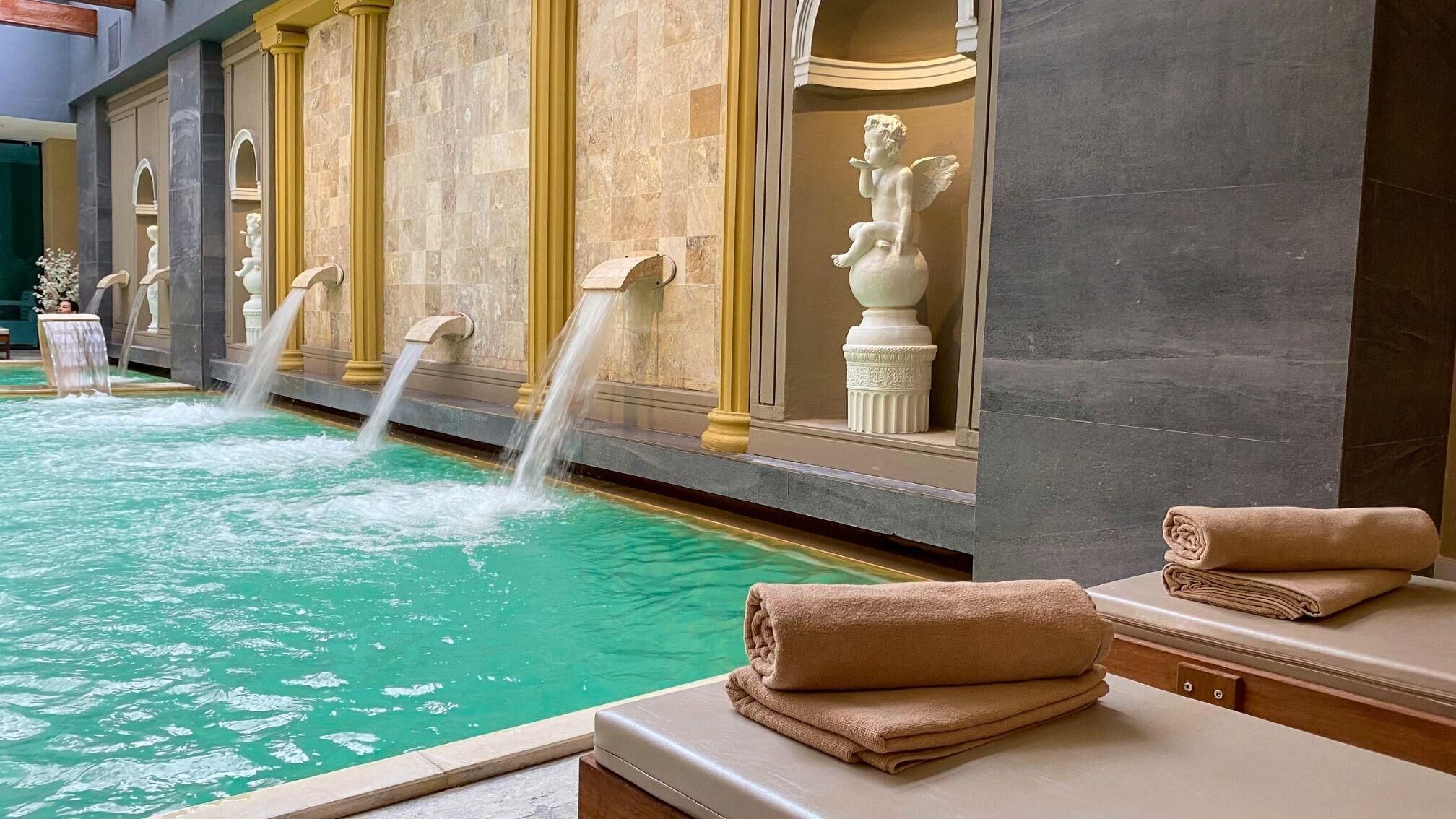 Sauna seca, sauna a vapor, fontes termais/minerais, banho turco/hammam