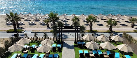 Private beach nearby, free beach shuttle, free beach cabanas
