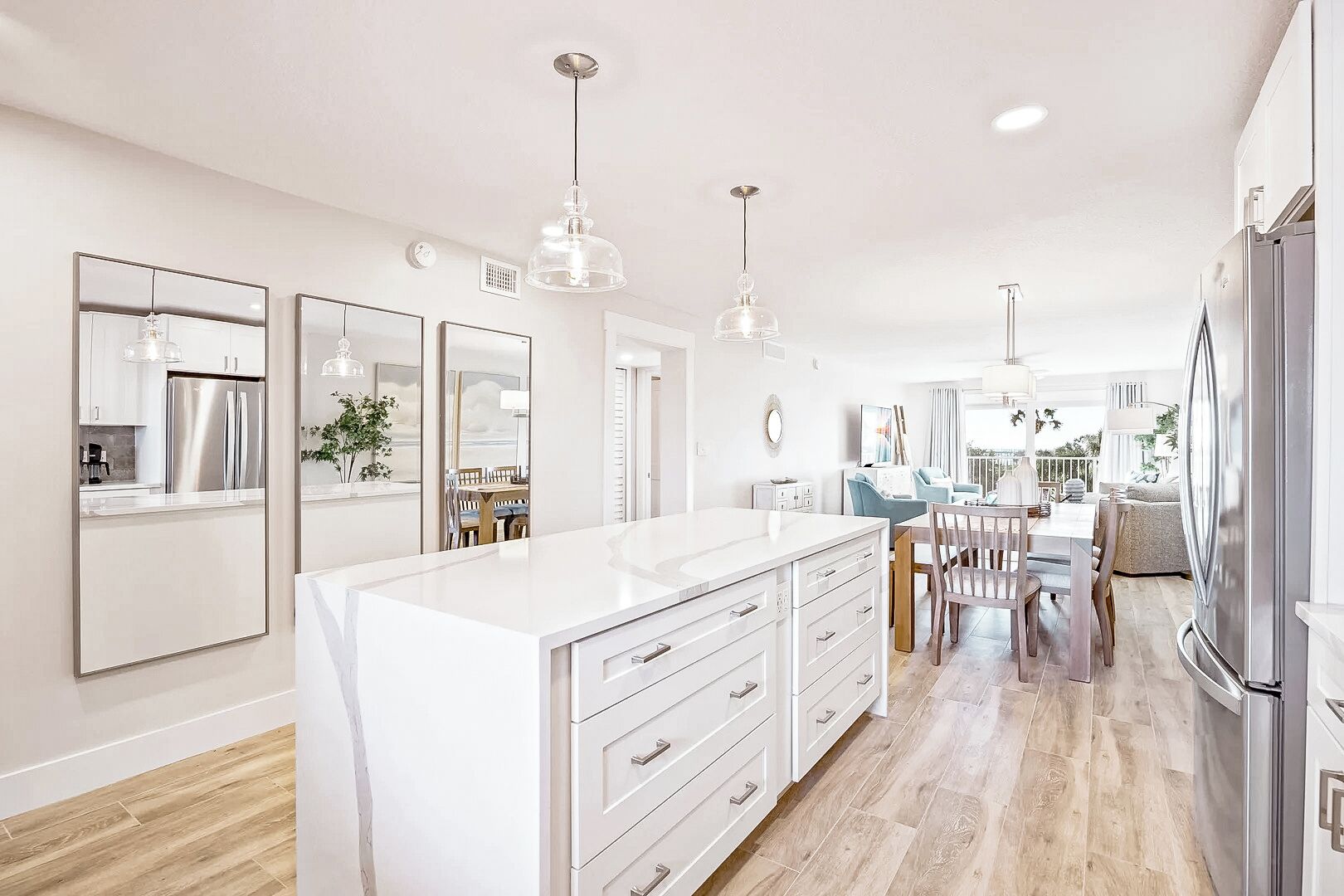 Kylskåp, mikrovågsugn, ugn och spishäll