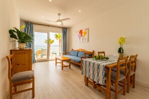 Familienapartment, Balkon, Meerblick | Wohnbereich