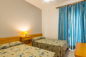 Penthouse, Terrasse, Meerblick | Zimmersafe, laptopgeeigneter Arbeitsplatz, Verdunkelungsvorhänge