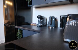 House, Multiple Beds | Private kitchen - Pickmere House- An Oasis Near Town Centre (Warrington)