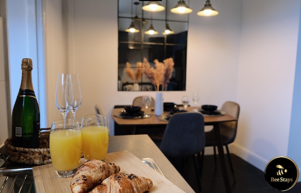 House, Multiple Beds | Private kitchen - Pickmere House- An Oasis Near Town Centre (Warrington)