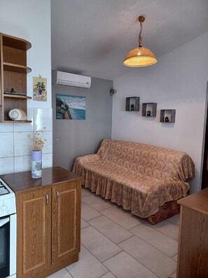 Apartment (One Bedroom Apartment with Terrace (F) | Living room