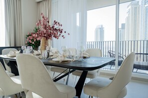 Deluxe Apartment | In-room dining