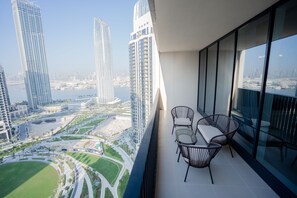 Deluxe Apartment | Balcony - Nasma Luxury Stays - Harbour Gate T1 (Dubai)