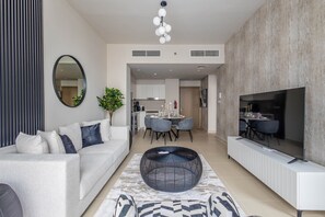 Appartement Confort | Aire de séjour | Téléviseur connecté de 55 po avec télévision par câble, téléviseur