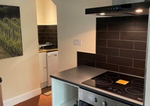 Réfrigérateur, four, lave-vaisselle