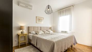 6 bedrooms, memory foam beds, free WiFi