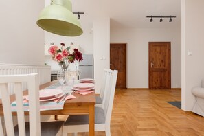 Dining - Bobrowiecka 3A | 1 Bedroom | Terrace | Warsaw (Warszawa)