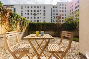 Outdoor dining - Bobrowiecka 3A | 1 Bedroom | Terrace | Warsaw (Warszawa)