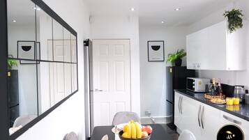 House, Multiple Beds | Private kitchen | Fridge, microwave, oven, stovetop