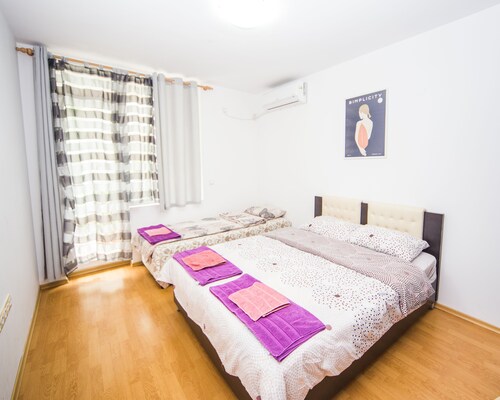 SUPER CENTER - Apart on "Kiril & Metodi" Square