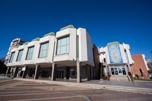 المنشأة من الخارج