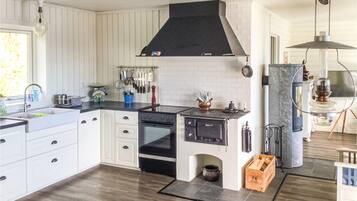 Refrigerador, horno, parrilla de estufa y cafetera y tetera