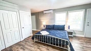 1 makuuhuone, silitysrauta/-lauta, ilmainen Wi-Fi, vuodevaatteet