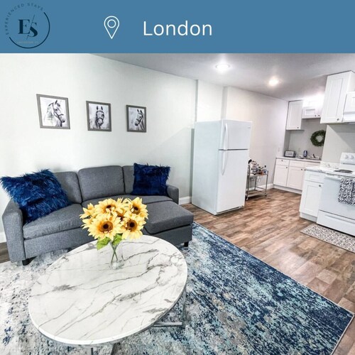 Shady Oaks Condo- King Bed, Walk to Main St.