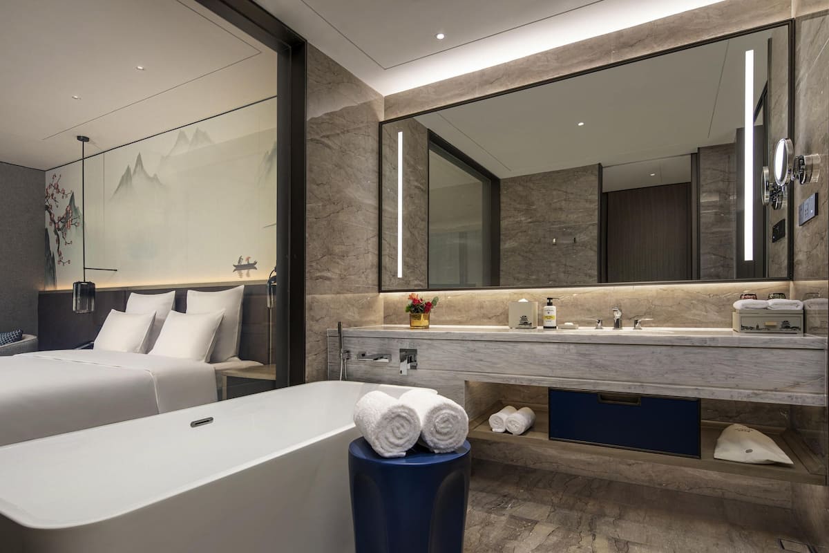 Premium bedding, minibar, in-room safe, desk