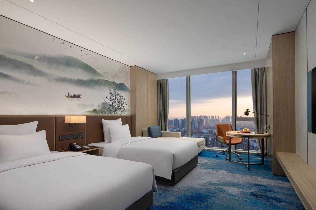 高級寢具、迷你吧、客房內保險箱、書桌