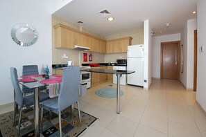 Dining - 2 Bedroom Apartment in Mayfair Tower (Dubai)