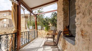 Villa | Outdoor dining