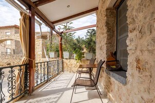 Villa | Restaurante al aire libre