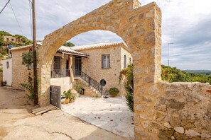 Villa | Exterior - Serenity Retreat in Pidasos (Pylos-Nestoras)