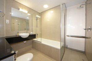 Standard-Apartment | Badezimmer