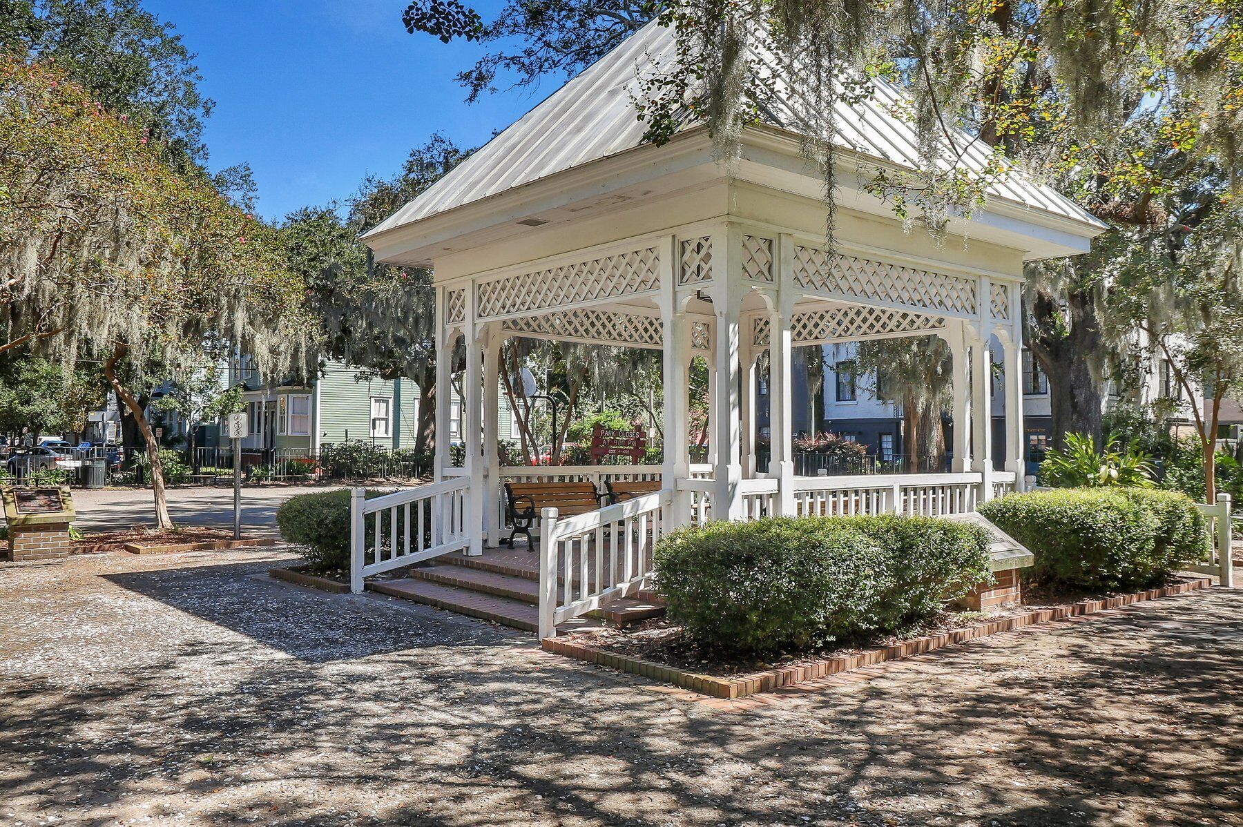 المنطقة المحيطة بالمنشأة