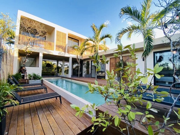 Outdoor pool, a heated pool