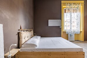 1 dormitorio, tabla de planchar con plancha, wifi gratis y ropa de cama