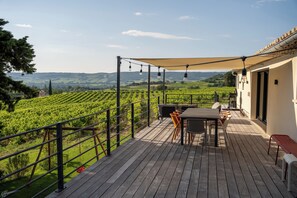 تناول الطعام بالخارج