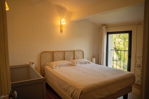 6 bedrooms, iron/ironing board, cots/infant beds, free WiFi - Mas 15 pers - Un Nid en Provence (Villedieu)