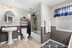 Combined shower/bathtub, hair dryer, towels
