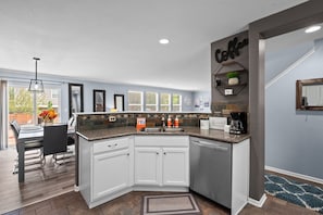 Fridge, microwave, oven, stovetop - Ideal for Families & Groups | Theatre | Pet Friendly | Firepit | Spacious (Brighton)
