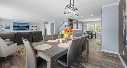 Ideal for Families & Groups | Theatre | Pet Friendly | Firepit | Spacious