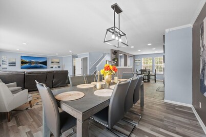 Ideal for Families & Groups | Theatre | Pet Friendly | Firepit | Spacious